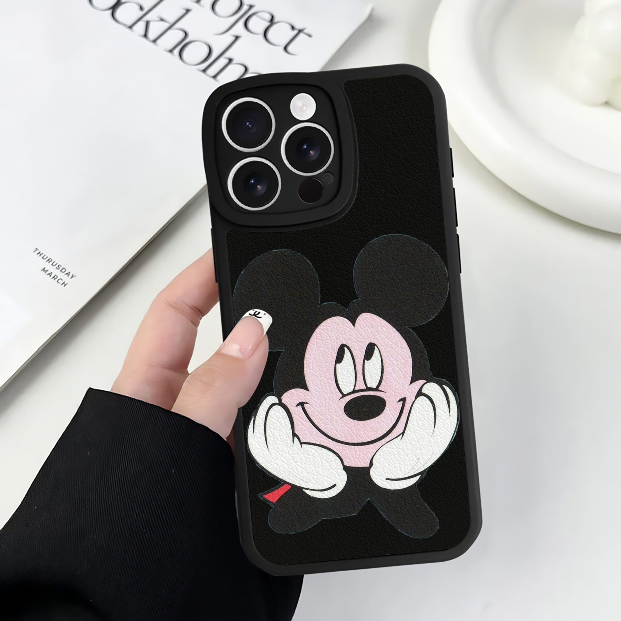 （画像用） ミッキーマウス Mickey Mouse 【iPhone 16シリーズ対応】シリコンスマホケース（レザー調） 材質：シリコン